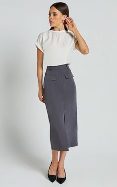 Brylee Midi Skirt - High Waisted Front Split Skirt in Charcoal Gray Bodycon Skirt Outfit, Maxi Skirt Business Outfit, Gray Midi Skirt Outfit, Grey Midi Skirt Outfit, Work Skirts Professional, Straight Skirt Outfits, Workwear Skirt, Workwear Corporate, Office Skirt Outfit