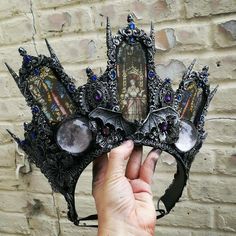 Mystical Crown Headpiece For Masquerade, Fantasy Bone Crown, Luxury Fantasy Costume Headpieces, Black Mystical Crown Headpiece, Luxury Gothic Festival Headpieces, Steampunk Tendencies, Astuces Diy, Jewelry Box Diy, Angel Wing Earrings
