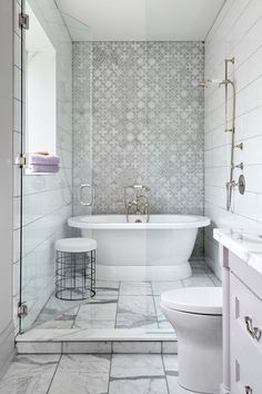 Transform your tiny bathroom into a stylish and functional space with these clever decorating ideas! From space-saving storage solutions to chic, modern accents, discover how to make the most of your small bathroom without sacrificing style. Perfect for creating a cozy, inviting atmosphere with budget-friendly tips, smart organization hacks, and design inspiration for every style—from minimalist to boho! Bathroom Renovation Diy, Wet Room Bathroom, Grey Bathroom Tiles, Architecture Renovation, Small Bathtub, Diy Bathroom Makeover, Bathroom Tub Shower, Bathtub Design