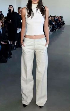 White Trouser Fall Outfit, Fancy Sport Outfit, White Pants Going Out Outfit, White Shirt White Pants Outfit, White Office Pants Outfit, Symmetrical Outfits, White Pants Outfit Autumn, Tall Model Aesthetic, Vietnam Tailor Ideas