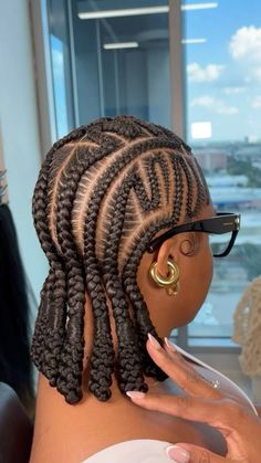 Straight Back Feed In Braids Short, Flower Cornrows, Zigzag Cornrows Braid Hairstyles, Small Cornrows With Designs, Ghanian Braids Hairstyles, Bald Cornrows, Medium Cornrows Braids, Canerow Styles, Zig Zag Hairstyle