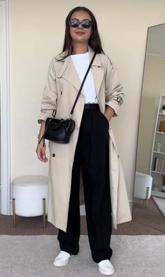 Mac Outfits Beige, Fall Outfit Trench Coat, Work Trench Coat Outfit, Rose Bag Outfit, Stone Trench Coat Outfit, Trench Coat With Sneakers, Womens Coats 2023, Trench Coat Women's Outfit, Trench Coat Office Outfit