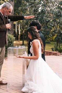 #wedding #weddingdress #casal#casamento #prayer #oración #deus #god #jesus #cerimonia Christian Wedding Ideas Photography, Christian Themed Wedding, My Future Wedding, Small Christian Wedding, Christian Wedding Traditions, Biblical Wedding Ideas