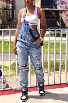 Denim Overalls Festival Outfit, Ripped Overalls Outfit, Overalls Outfit Black Women, Denim On Denim Outfit 90s, Women Overalls Outfits, 90s Overalls Outfit, Cutesie Outfits, Jean Overall Outfits, Overalls Outfit Aesthetic