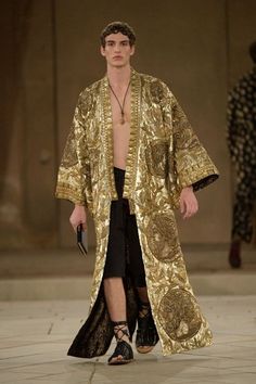 2019 Couture, Mode Kimono, British Vogue, Benedict Cumberbatch, Fantasy Fashion, Mode Inspiration, Kimono Fashion, Costume Design, Couture Fashion