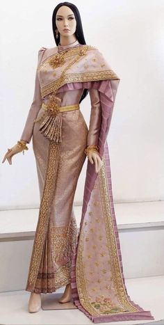 🇹🇭 Thai applied costume 🇹🇭 Raya 2023, Thailand Outfit, Thailand Dress, Baju Kahwin, Traditional Asian Dress, Traditional Thai Clothing, Thai Costume, Traditional Wedding Dress, Thai Wedding Dress