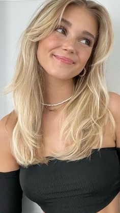 Cute Hair Cuts Medium Long, Hair With Layers And Curtain Bangs, Haircut Curtain Bangs And Layers, Small Layers Medium Hair, Layered With Curtain Bangs Medium Hair, Hair Cuts Medium Length Layers 2024, Haircuts Women 2024, Certain Bangs Long Hair