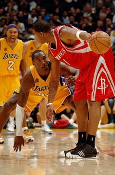 the basketball players are playing on the court