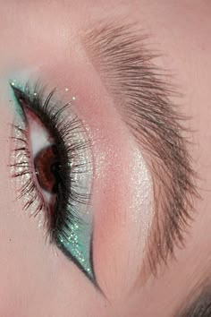 Pretty Green Eye Makeup, Sea Green Eyeshadow, Jade Eye Makeup, Prom Makeup Teal Dress, Aquamarine Makeup Looks, Sea Green Makeup Look, Tourquise Eye Makeup, Green Blue Makeup Looks, Sea Themed Makeup