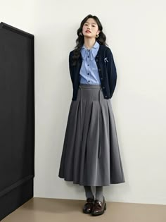 Pleated Maxi Skirt – KUOSE.com Tulle Skirt Fall, Maxi Grey Skirt Outfit, Long Wool Pleated Skirt, Dark Grey Clothes, Skirt Grey Outfit, Oversized Sweater With Skirt, Maxi Pleated Skirt Outfit, Pleated Skirt Styling, Business Casual Skirt Outfits