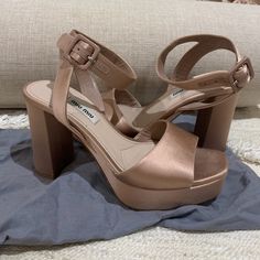 Authentic Miu Miu Satin Platform Sandals Dusty Pink Size 37 Eu/ 6.5 Us Worn Once, In Perfect Condition. Looks Brand New. - Heel Measures Approximately 95mm / 4 Inches With A 30mm / 1 Inch Platform Sole - Satin Blush - Buckle Ankle Strap - Designer Color: Loto - Made In Italy Miu Miu Shoes, We Wear, Dusty Pink, Platform Sandals, Miu Miu, Ankle Strap, 1 Inch, Color Design, Blush