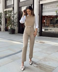 Elegantes Outfit Damen, Winter Fashion Outfits Casual, Business Outfits Women, Beige Pants, Business Casual Outfits For Work, Casual Work Outfit, Stylish Work Outfits