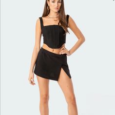 This Black Mini Skirt Is So Cute! It Is Still Brand New With Tags! I Wish This Skirt Worked For Me But I Ordered The Wrong Size:( Open To Offers!! Skirt And Sneakers Outfit, Fairy Goth Aesthetic, Low Rise Skirts, Abstract Outfits, Sketch Bases, 70s Rockstar, Event Clothes, Desert Outfit, Baldis Basics