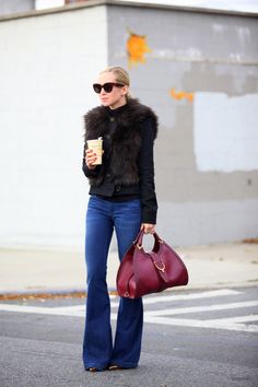 Lady Lawyer, Brooklyn Blonde, How To Have Style, Carolyn Bessette, Mom Clothes, Wideleg Pants, Big Bag, Street Style Winter