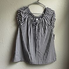 Old Navy Checked Blouse - Small - Nwt Originally Paid $30 White Sleeveless Shirt, Black Peplum Top, Striped Sleeveless Top, Black Clothes, Checked Blouse, Navy Blue Blouse, Sleeveless Tops Summer, Dream Outfits, Lace Trim Top