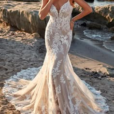 New Wedding Dress Was Part Of A Sample Sale Bridal Size 12 Brides Robes, Beach Style Wedding Dresses, Beachy Wedding Dress, Beige Wedding Dress, Straps Wedding Dress, Beading Wedding Dress, Witchy Wedding, Boho Mermaid, Off White Wedding Dresses