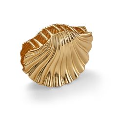 Indulge in endless summer vibes with our Glossy Shell Metal Claw Clip. Plated in 14 karat gold, this chic and elevated claw clip instantly elevates any updo. Get ready to make a statement with our exclusive seashell design. Pretty Crowns, Metal Claw Clip, Arabic Woman, Wet And Wavy Hair, Brass Objects, Seashell Design, Glam Boho, Halo Headband, Mermaid Aesthetic