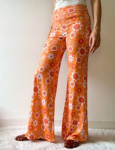 ❗️📏  FIT: These soft and groovy flare leggings are available in variety of sizes and lengths!              Inner Leg to Hem measurements: Short 28" (71cm), Regular 30" (76cm), Tall 32" (81cm) ❗️✈️  Delivery: These dresses are shipped directly from my print partner in Hong Kong, and usually arrive within the 4 weeks window, but sometimes might take up to 6 weeks in transit, you will always be provided with the tracking number and might choose to upgrade to express shipping 💛 Created for and by the retro things lover, our flares are soft to touch and nostalgic to feel 🥰 ♻️ Each item in this shop is designed in-house and made to order. Print-to-order means less waste and a custom approach! 📏  Size - Available in XS-5XL - Regular, Short and Long  - Please refer to the size chart for the me Summer Retro Flare Bottoms, Retro Flare Bottoms For Summer, Retro Spring Flare Pants, Spring Wide Leg Bottoms With Retro Print, Wide Leg Bottoms With Retro Print For Spring, Wide-leg Bottoms With Retro Print For Spring, Groovy Flare Stretch Bottoms, Groovy Fitted Bottoms For Spring, Retro Flare Fitted Bottoms