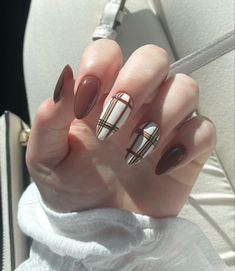 College Nails, Plaid Nail Designs, Nail Fall, Autumn Looks, Simple Fall Nails, Stunning Nail Designs, Fall Nail Trends