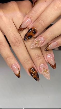 Tiger Inspired Nails, Dark Tropical Nails, Brown Tortoise French Tip Nails, Brown Junk Nails, Tortice Nails, Tortoise And Gold Nails, French Tip Cheetah Nails, Tortoise French Nails, Leopard Print French Nails