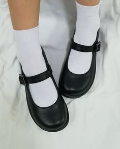 Japanese Vintage Style Fashion Shoes in Black and Brown sold by KoKo Fashion on Storenvy Japanese Uniform Shoes, Japanese School Shoes, School Shoes Aesthetic, Latest Ghana Weaving Hairstyles, Japanese Shoes, Black School Shoes, Grunge Shoes, Chinese Shoes, Thick Heel Shoes