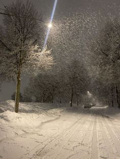 Snow And Christmas Lights, Fresh Snow Aesthetic, Snow Asethic, Snow Nostalgic, Minneapolis Snow, Snow Day Aesthetic, Snow Morning, Winter Nostalgia, Angelic Aesthetic