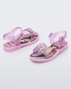 Straight from the princess’s castle to the world of jelly, our Disney Collection now includes the Mini Mar Sandal. With classic Disney princess prints to choose from, you can let your own mini princess follow her heart in this comfy and versatile style. It has a buckle closure for easy on and off. Don’t forget to dream big. Disney Open Toe Sandals For Summer, Disney Princess Shoes, Punk Love, Mini Melissa Shoes, Shoes For Kids, Princess Shoes, Mini Melissa, Jelly Shoes, Quirky Design