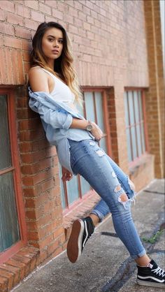 a girl standing on wall she wear summer collection fashion dress with shoes Street Fashion Photoshoot, Portraits Inspiration, Balayage Ombré, Creative Fashion Photography, Inspiration Photography, Standing Poses, Fashion Photography Inspiration, Urban Street Style, Street Fashion Photography