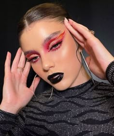 Flame Eyeshadow, Fire Makeup, Red Eye Makeup, Bright Eye Makeup, Face Art Makeup, Work Makeup, Halloween Makeup Inspiration, Photoshoot Makeup