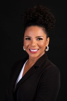 Corporate Headshot Black Women, Executive Profile Photo, Professional Headshots Black Women Business Portrait, Realtor Headshots Black Women, Professional Headshots Poses, Professional Pictures Black Women, Headshots Black Women Professional, Office Headshots Corporate Photography, Professional Headshots Women Black