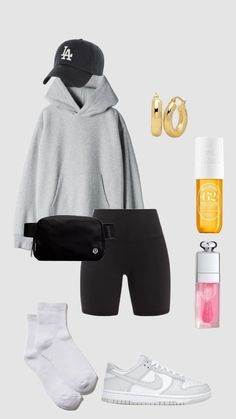 Chill Gym Outfit, Lazy Fashion Outfits, Chill Girl Aesthetic Outfit, Comfy Style Aesthetic, Comfy Outfit Ideas For School, Chill Girl Outfits, Basic Trendy Outfits, Simple Trendy Outfits Summer, Comfy School Outfits Summer