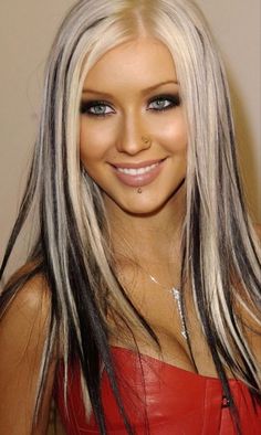 Blonde Hair 2000s, 2000s Nails Trends, Christina Aguilera Hair, 2000s Makeup Looks, 2000s Nails, 2000s Hair, 2000s Hairstyles, Y2k Hair