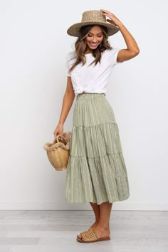 Green Skirt, Mode Vintage, Street Styles, Outfits Casuales, Skirt Outfits, Cute Casual Outfits, Modest Fashion