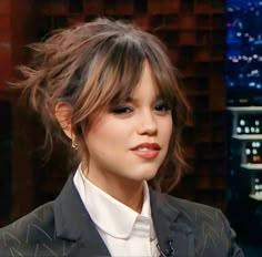 #jenna #jennaortega #ortega #wednesday #mercredi #mittwoch #Mercoledì #woensdag #miercoles #california #netflixseries #brunettestyle #latinamerica Jena Ortega Short Hair, Jenna Ortega Haircut Bangs, Jena Ortega Bangs, Jenny Ortega Bangs, Jena Ortega Hair, Negative Canthal Tilt, Jenna Ortega Bangs, Jenna Ortega Hair, Cute Short Hairstyles With Bangs