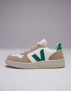 Schoenen, laarzen en sneakers van VEJA Casual cool perfectie Model met laag profiel Sluit met veters Gewatteerde kraag Kenmerkende VEJA-merktekens Met gaatjes voor ventilatie Loopzool van slijtvast rubber Gripprofiel met textuur Puma Cali White, Athleisure Chic, Nike Air Max Jordan, Veja V 10, Sacs Tote Bags, Converse Chuck Taylor White, Flip Flop Boots, Leopard Print Baby, Baskets Adidas