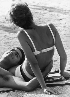 Frankie Avalon, Annette Funicello, Medical Examination, Foto Poses, Beach Chic, Surf Style, Photo Couple, Surfer Girl, Beach Blanket