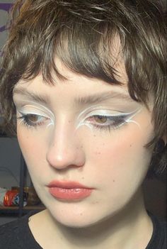 White Graphic Eyeliner Ideas, Art Nouveau Makeup, White Eyeliner Graphic, Editorial Eyeliner, White Graphic Eyeliner, Men Wearing Makeup, White Eyeliner Makeup, Club Makeup, Makeup Editorial