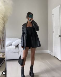 Layered Clothing, Black Leather Jacket Outfit, Fashion Fall Outfits, Leather Jacket Dress, Jacket Outfit Women, Chunky Knits, Fall Color Palette