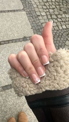 French Tip Nails Ideas Short, French Tip With Little Design, Cute Short French Nails, Shirt French Nails, Basic Medium Acrylic Nails, Cute Nail Inspo Square, Short French Tip Christmas Nails, Natural Nails Manicure Design, Basic Back To School Nails