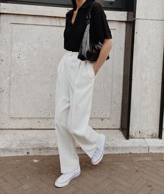 Capsule 2023, Linen Pants Outfit, White Pants Outfit, Wide Leg Pants Outfit, Summer Pants Outfits, White Jeans Outfit, Leg Pants Outfit, Casual Work Outfit, School Looks