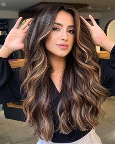 Balayage Side Part, Sleek Short Hair, Balayage Hair Dark, Haircuts For Wavy Hair, Light Hair Color, Hair Tutorials For Medium Hair, Hair Makeover