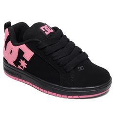 One of our best-selling kids' shoes keeps getting better with age. The classic puffy silhouette of the Court Graffik is always evolving with on-trend colors and new materials that keep younger generation hungry for the latest-and-greatest skate-inspired styles. Dc Shoes Girls, Skate Shoe, Shoe Inspo, Swag Shoes, Dc Shoes, Pretty Shoes, Dream Shoes, 2000s Fashion, The Court