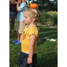 13 Fun and Easy Halloween Entertainment Ideas | All Things Thrifty Easy Halloween Games, Fall Festival Games, Pumpkin Games, Fall Harvest Party, Fall Carnival, Halloween Infantil, Festival Games