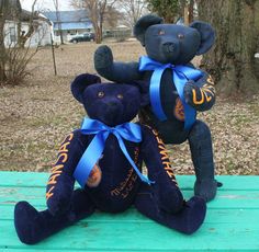 two teddy bears are sitting on a bench