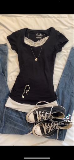 Style Année 80, 00s Mode, Mode Tips, Neue Outfits, 2000s Fashion Outfits, Outfit Jeans