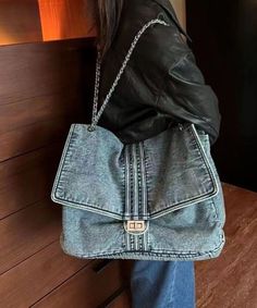 Experience the sophistication and exclusivity of our all-new 2024 Light Blue Denim Shoulder Bag, featuring a large capacity and elegant chain design. GG078 is the perfect blend of luxury and practicality, making it a must-have in your collection.This bag is made of fine denim fabric.Measurement: 22cm/8.58" * 32cm/12.48" * 12cm/4.68"Inside pockets. Denim Shoulder Bag, Fall Maxi, Denim Shoulder Bags, Plus Size Romper, Ankle Boots Flat, Chain Design, Bag Light, Light Blue Denim, Boho Stil