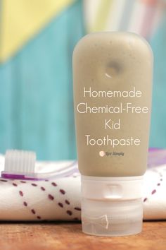 No more chemicals or fluoride! This simple recipe is easy to make and tastes good. Plus, tips for getting your kids to switch from store-bought paste to homemade. Diy Toothpaste, Toothpaste Recipe, Homemade Toothpaste, Kids Toothpaste, Strep Throat, White Smile, Whitening Toothpaste, Healthy Smile