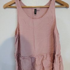 Never Been Worn, Soft Pink / Mauve Sleeveless Top With A Peplum Style Ruffle Hem Size L From H&M Summer Sleeveless Pink Blouse, Pink Sleeveless Summer Blouse, Spring Beach Sleeveless Peplum Top, Spring Sleeveless Peplum Top For Beach, Sleeveless Peplum Top For Spring Vacation, Sleeveless Peplum Top For Beach In Spring, Sleeveless Peplum Top For Spring Beach Occasion, Sleeveless Summer Peplum Top, H&m Casual Cami Tank Top