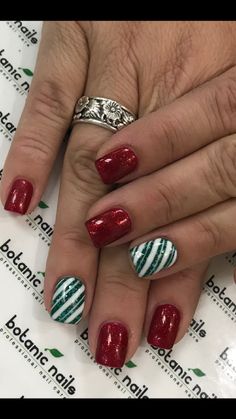 Green Candy Cane Nails, Cute Holiday Nails Winter, New Years Short Nails, Christmas Dipped Nails, Christmas Gel Nails Short, Peppermint Nails, December Holiday Nails, Christmas Pedicure Designs