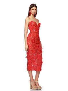 This Trend4us Embroidery Red Lace Strapless Midi Dress features intricate embroidery and delicate lace, offering a sophisticated and elegant look. Its strapless design adds a touch of femininity, while the midi length provides a flattering silhouette. Perfect for special occasions, this dress is sure to make a statement. SPECIFICATIONS Elasticity: Non Stretch Sleeve Style: Strapless Fabric Type: POLYESTER Pattern Type: Solid Fit Type: Slim Silhouette: Sheath Neckline: Sweetheart Decoration: Lace Style: Sexy & Club Dresses Length: Mid-Calf Material: POLYESTER Age: MIDDLE AGE Origin: Mainland China Season: All season Closure Type: zipper Type: regular Waistline: Natural Sleeve Length(cm): sleeveless Release Date: Summer 2024 Profile Type: X Model Number: KL1127 Gender: WOMEN Summer Gala Lace Dress With Sweetheart Neckline, Red Strapless Cocktail Dress For Spring, Red Lace Dress With Sweetheart Neckline, Strapless Lace Dress With Sweetheart Neckline For Gala, Summer Gala Lace Dress With Scalloped Detail, Spring Strapless Lace Evening Dress, Elegant Red Strapless Mini Dress, Lace Strapless Midi Dress For Party, Strapless Lace Cocktail Dress For Spring